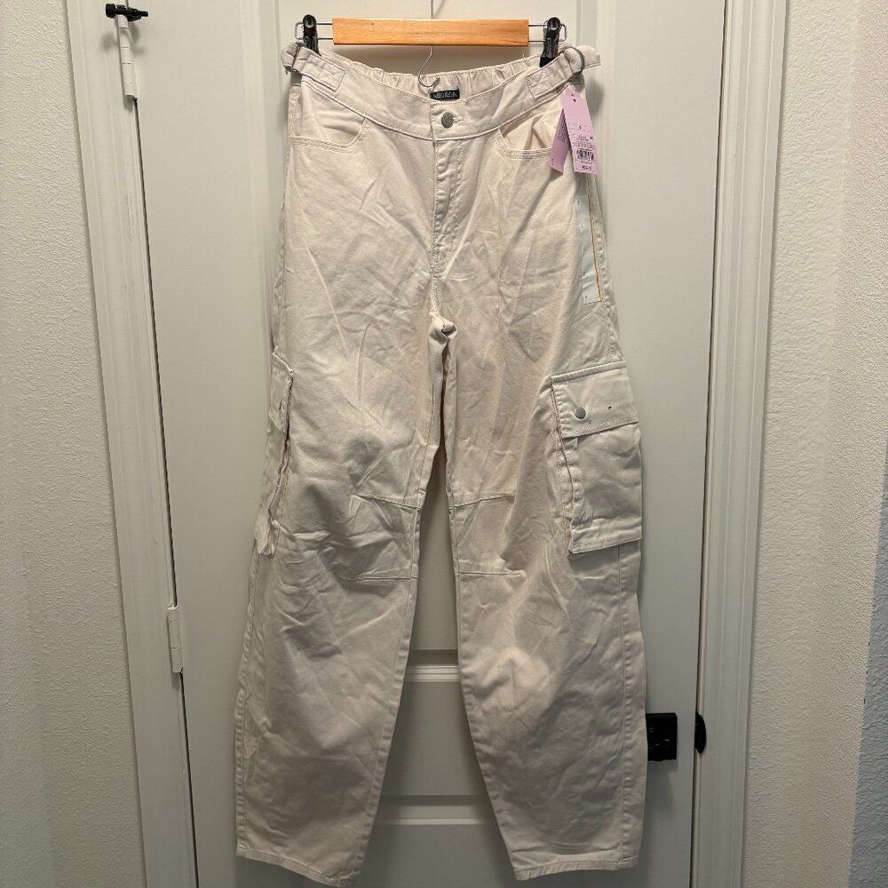 Wild Fable Wide Leg Tapered at Ankle Cargo Pants Cream Size Small NWT - Picture 2 of 9